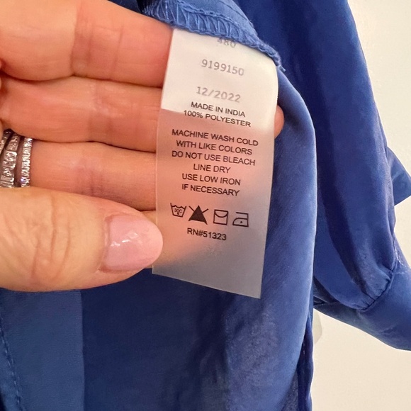 Vince Camuto Women's Women's V-Neck 3/4 Sleeve Rumple Blouse, cobalt/royal blue - Picture 4 of 6